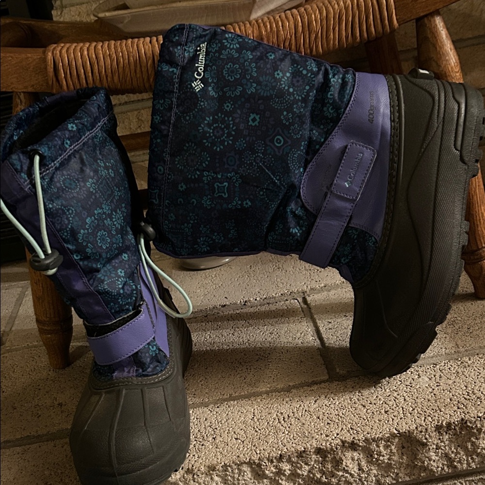 Like new Columbia snow boots